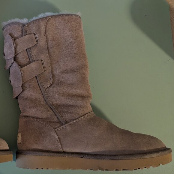 Size 6 Bailey Bow Ugg Boot - Picture 2 of 3